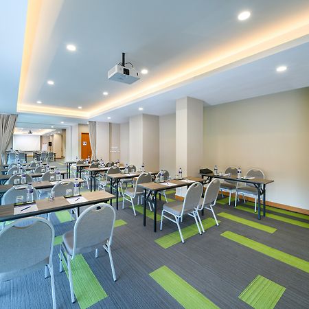 Holiday Inn Express Jakarta Matraman By Ihg Exteriör bild