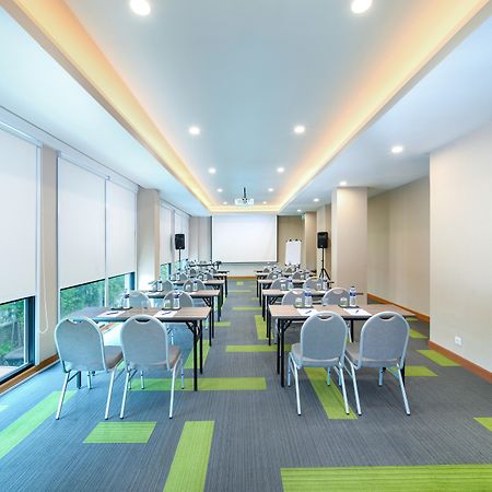 Holiday Inn Express Jakarta Matraman By Ihg Exteriör bild