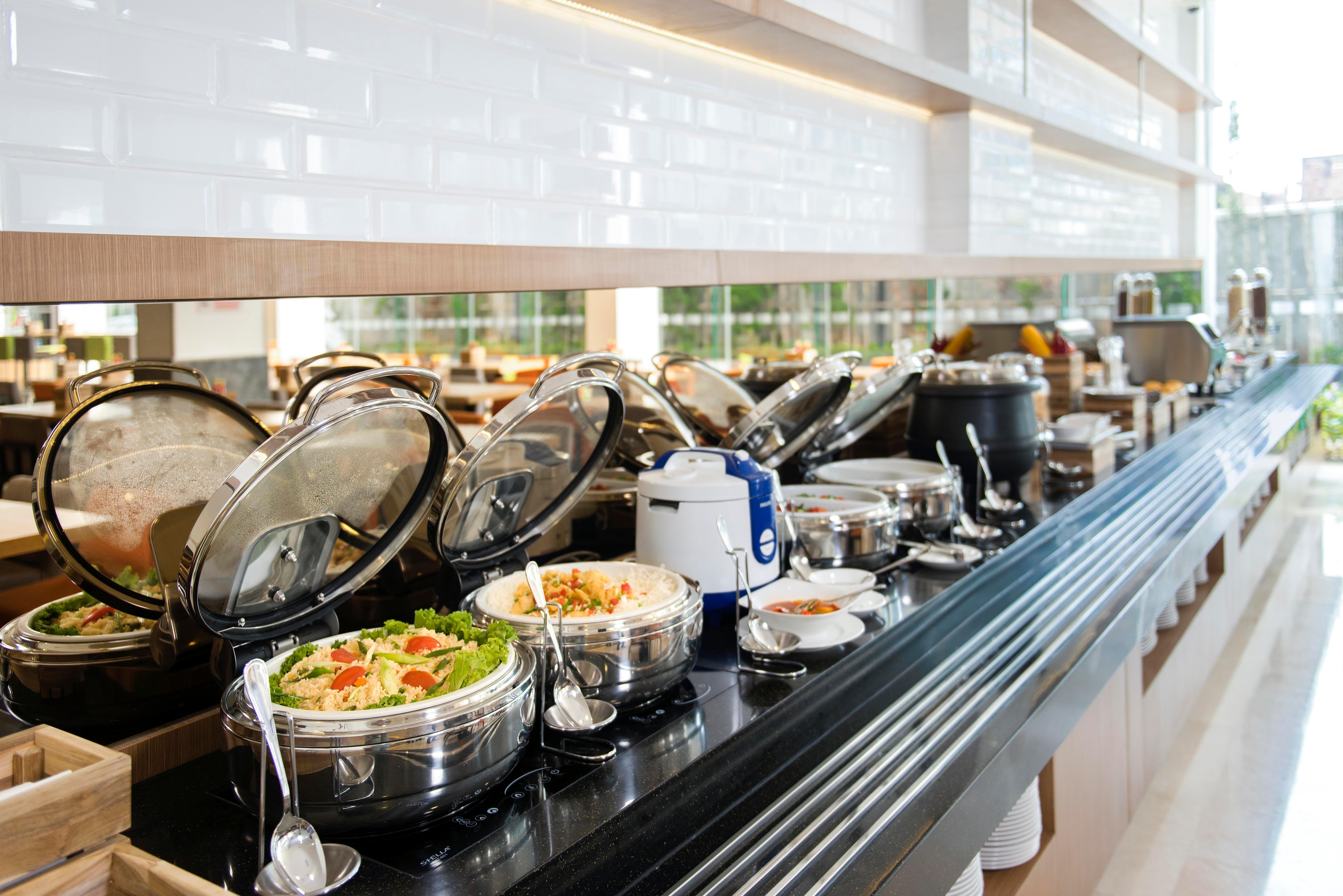 Holiday Inn Express Jakarta Matraman By Ihg Exteriör bild