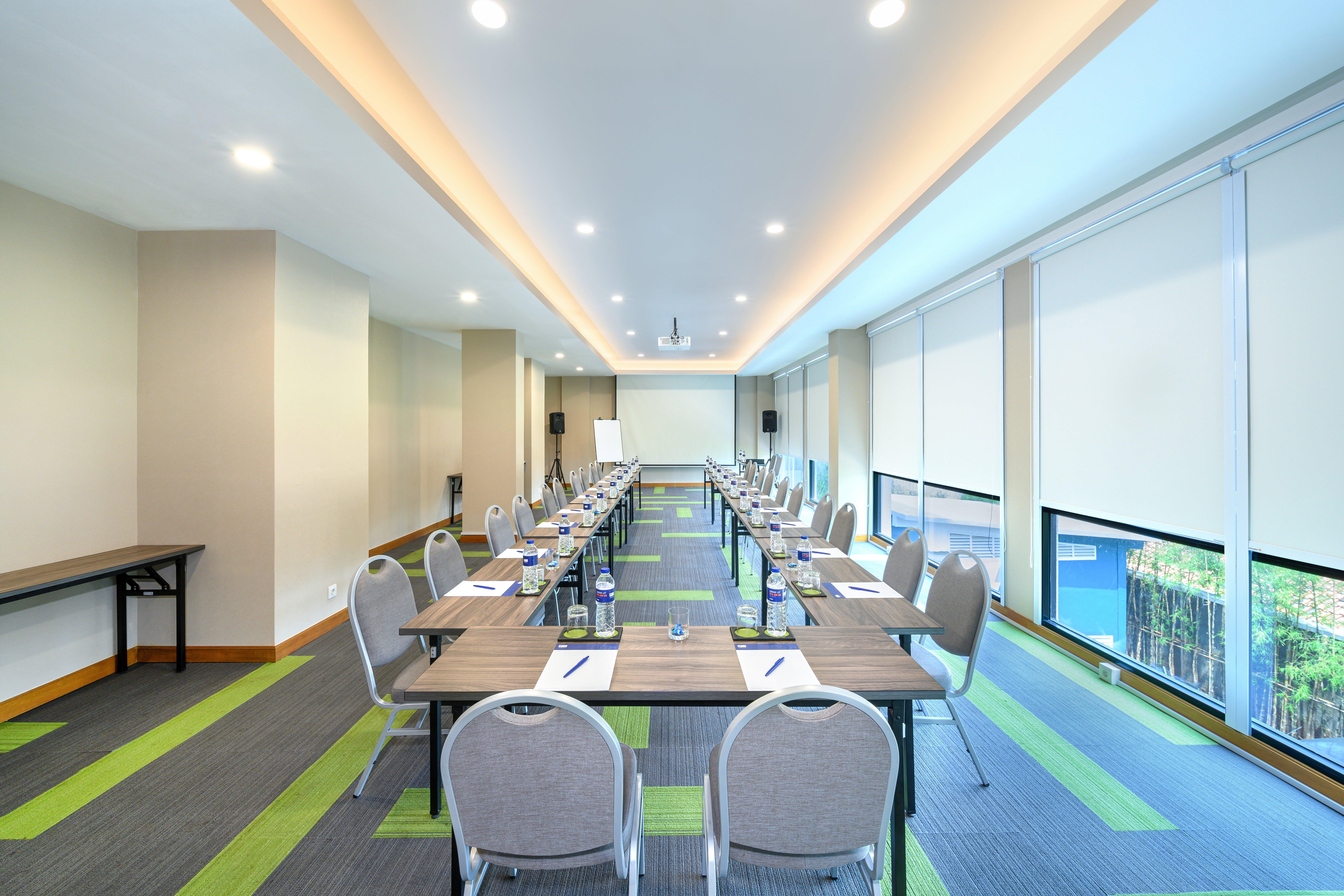Holiday Inn Express Jakarta Matraman By Ihg Exteriör bild