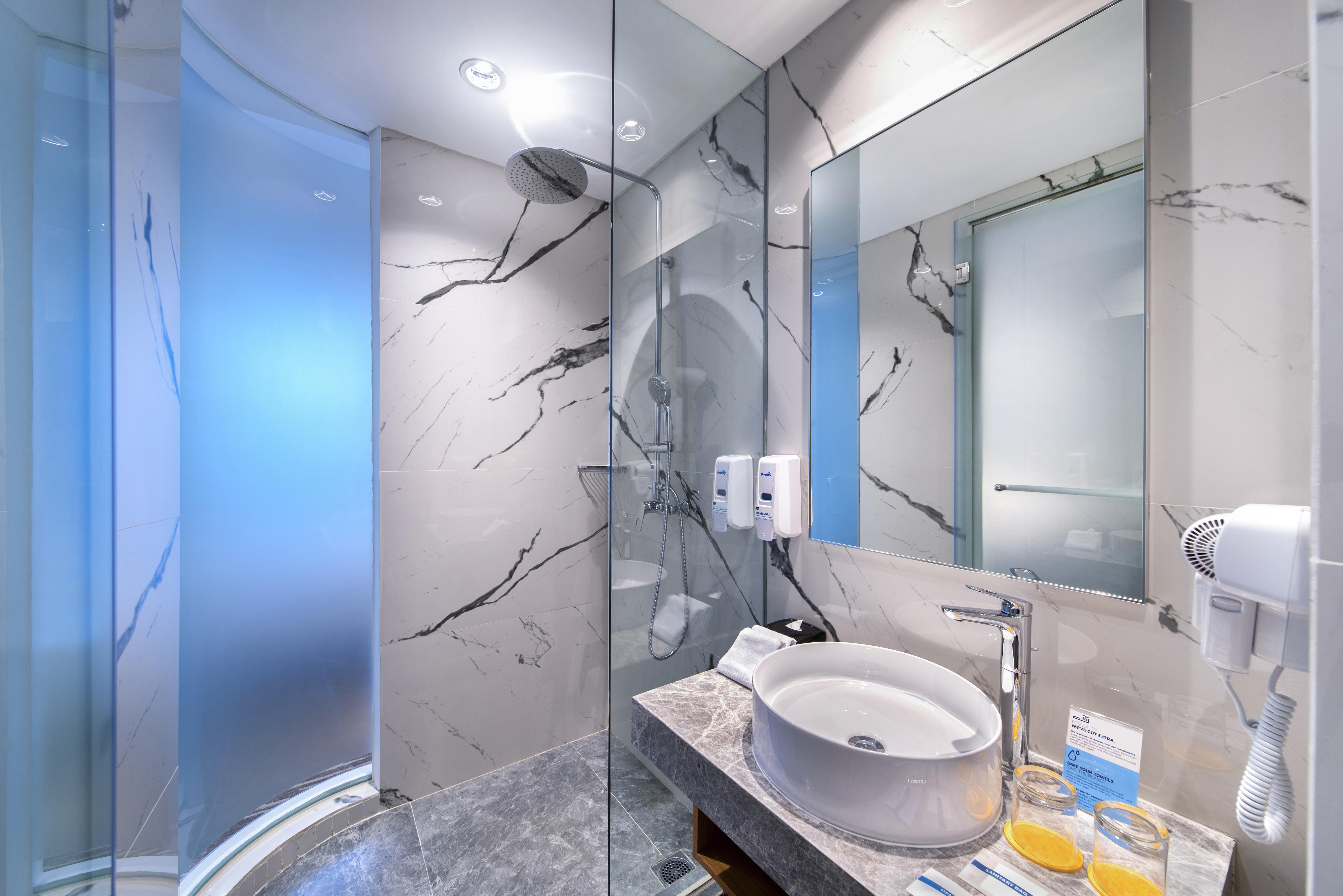 Holiday Inn Express Jakarta Matraman By Ihg Exteriör bild