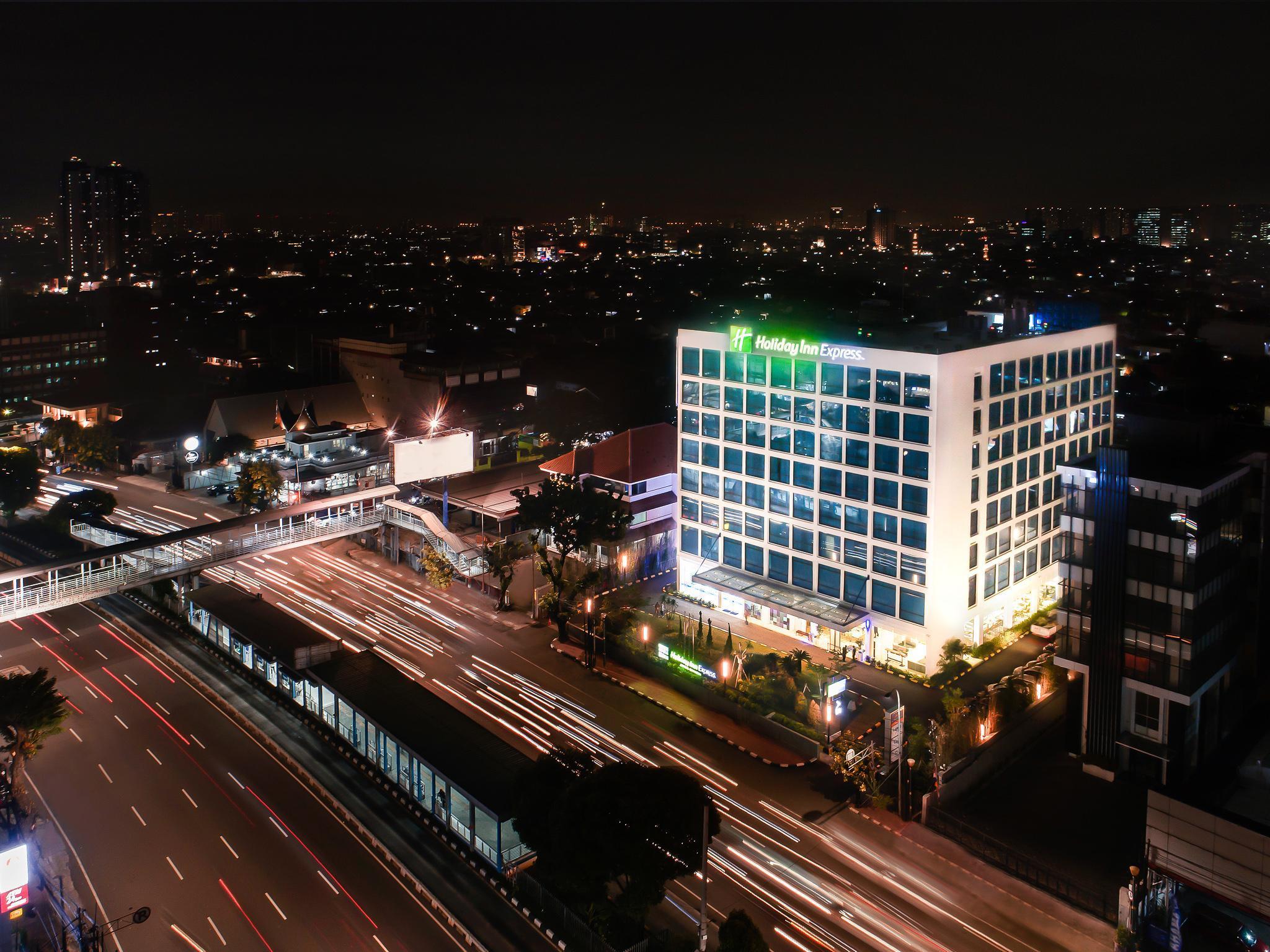 Holiday Inn Express Jakarta Matraman By Ihg Exteriör bild