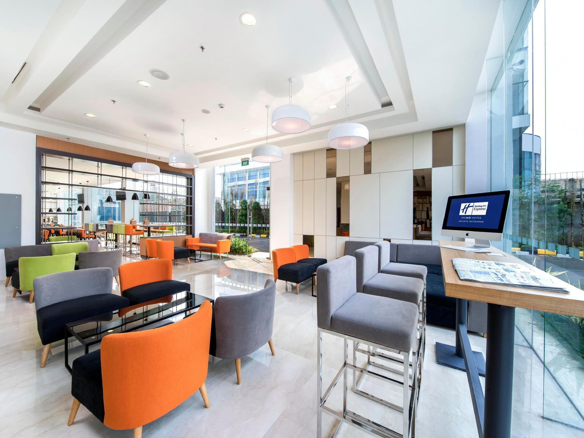 Holiday Inn Express Jakarta Matraman By Ihg Exteriör bild