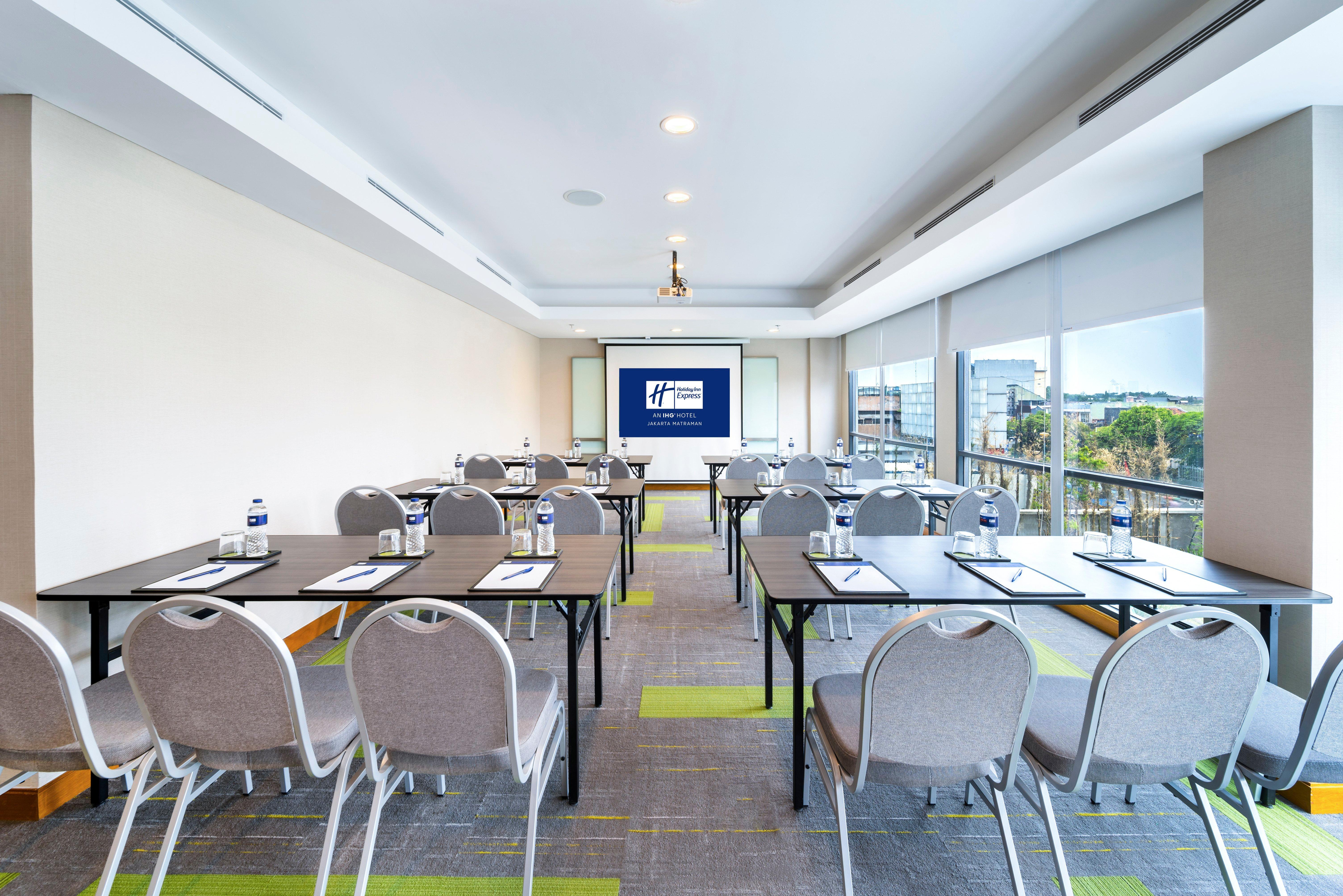 Holiday Inn Express Jakarta Matraman By Ihg Exteriör bild