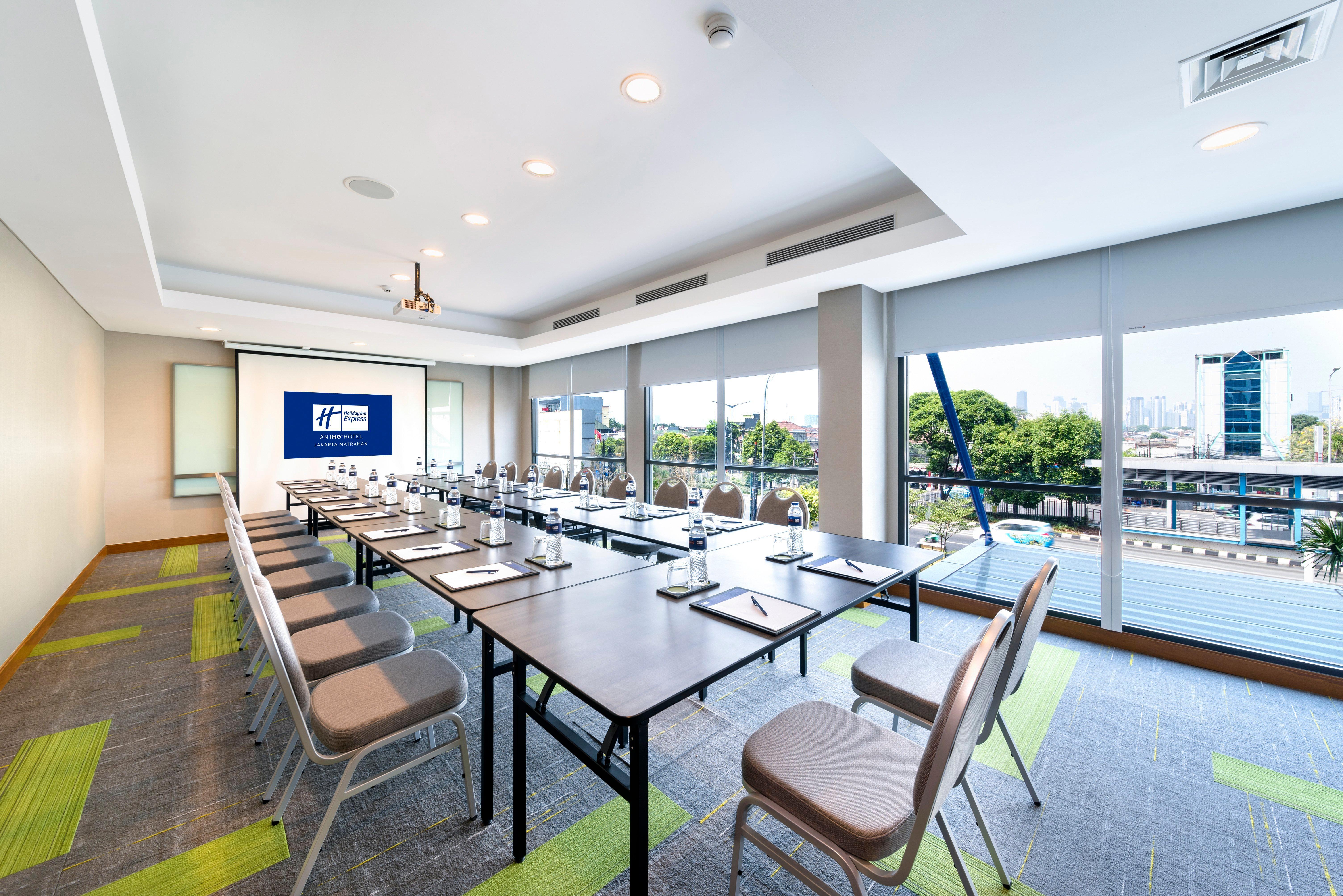 Holiday Inn Express Jakarta Matraman By Ihg Exteriör bild