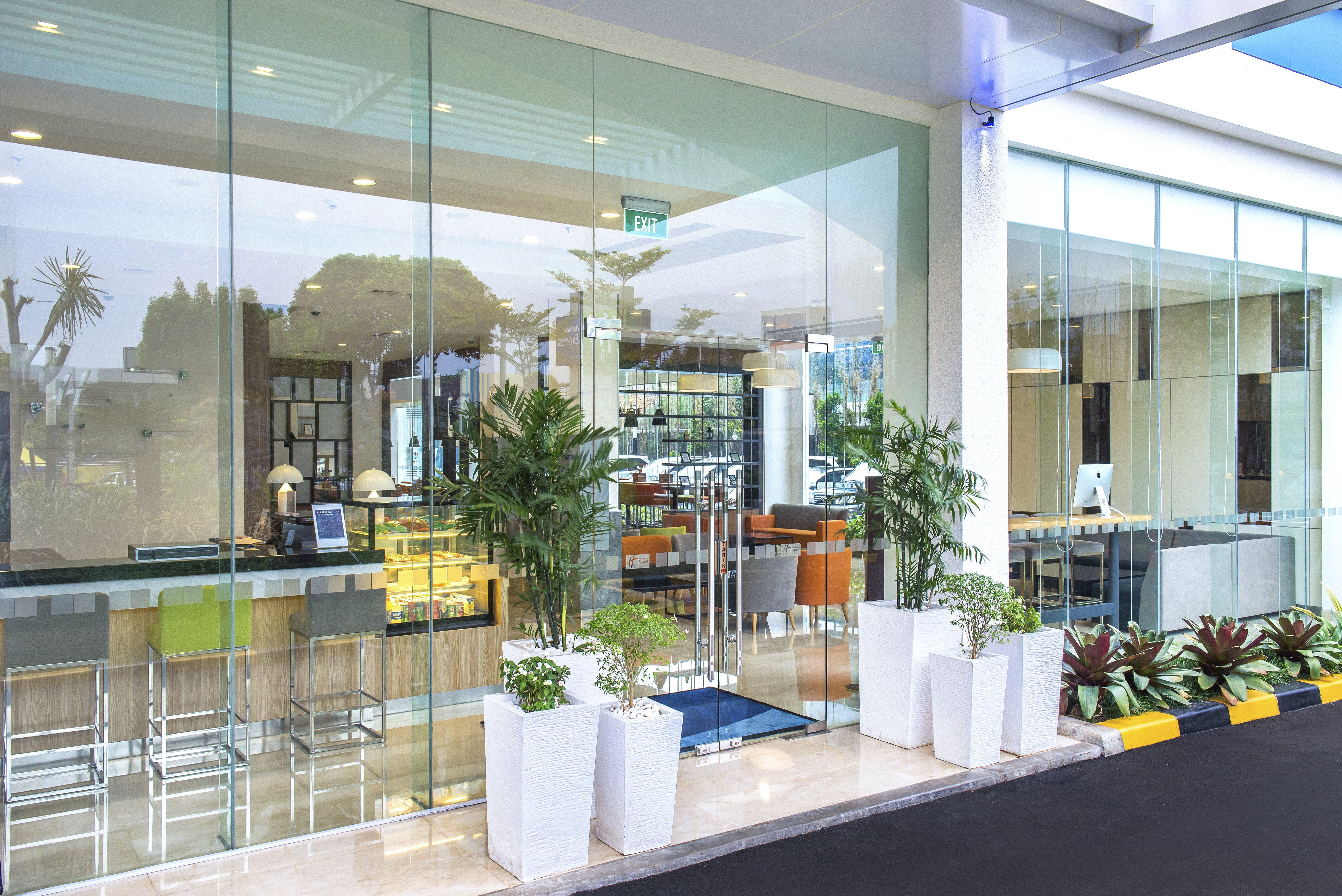 Holiday Inn Express Jakarta Matraman By Ihg Exteriör bild
