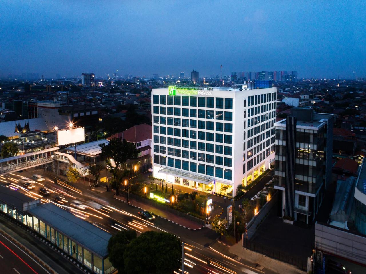 Holiday Inn Express Jakarta Matraman By Ihg Exteriör bild