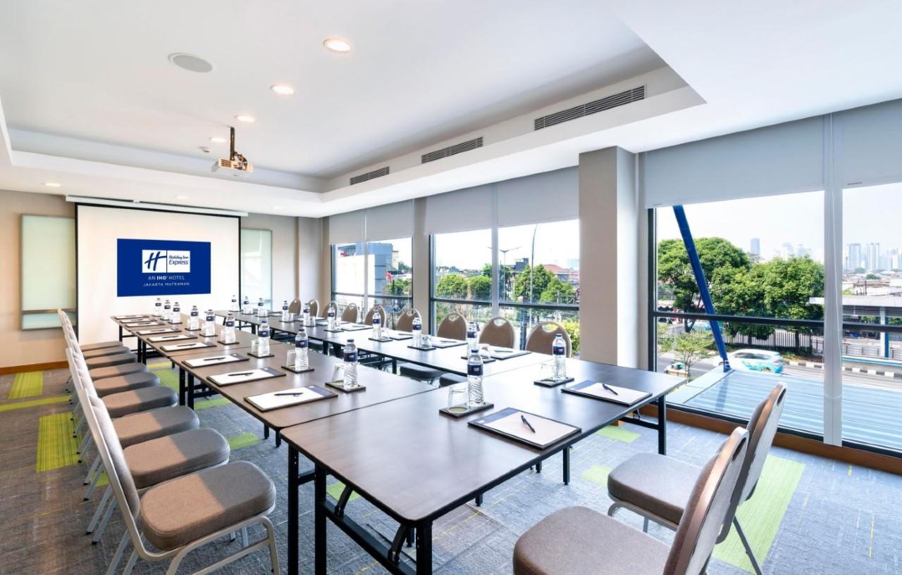 Holiday Inn Express Jakarta Matraman By Ihg Exteriör bild